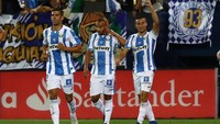 Belum reda keterkejutan Barcelona, Leganes sudah bikin gol kedua dalam jarak semenit kemudian. Kesalahan Gerard Pique saat hendak menyapu bola dimanfaatkan Oscar Rodriguez. Rodriguez menaklukkan Marc-Andre ter Stegen setelah menerima umpan Pique. (Foto: Sergio Perez/REUTERS)