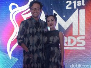 Potret Keharmonisan Dwi Sasono dan Widi Mulia