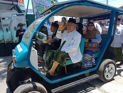 Maruf Amin Jajal Mobil Listrik Buatan Santri