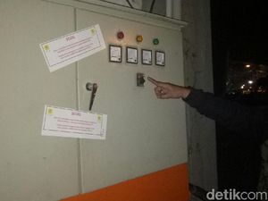 Situasi Jembatan Ampera Gelap karena Listriknya Diputus PLN Situasi Jembatan Ampera Gelap karena Listriknya Diputus PLN