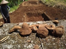 Warga Lombok Timur Temukan Benda Antik Zaman Megalitikum