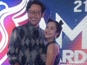 Dwi Sasono Ditangkap, Widi Mulia Batasi Komentar di Instagram Dwi Sasono Ditangkap, Widi Mulia Batasi Komentar di Instagram