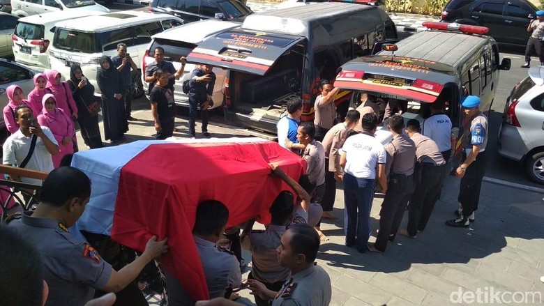 Istri Kapolres Tulungagung akan Dimakamkan di Subang Istri Kapolres Tulungagung akan Dimakamkan di Subang