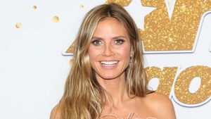 Cuci Muka Pakai Sampo Bayi, Begini Tampilan Cantik Heidi Klum di Usia 45