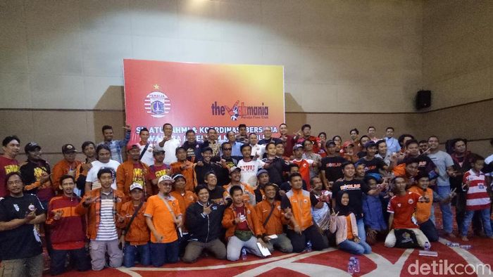 Persija Jakarta mengadakan pertemuan dengan Polri dan The Jak (Amalia Dwi Septi/detikSport) Persija Jakarta mengadakan pertemuan dengan Polri dan The Jak (Amalia Dwi Septi/detikSport)