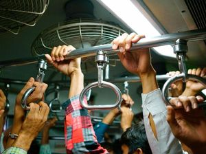 Viral Penumpang BAB di KRL, Maksimal Berapa Lama Boleh Nahan Kebelet? Viral Penumpang BAB di KRL, Maksimal Berapa Lama Boleh Nahan Kebelet?