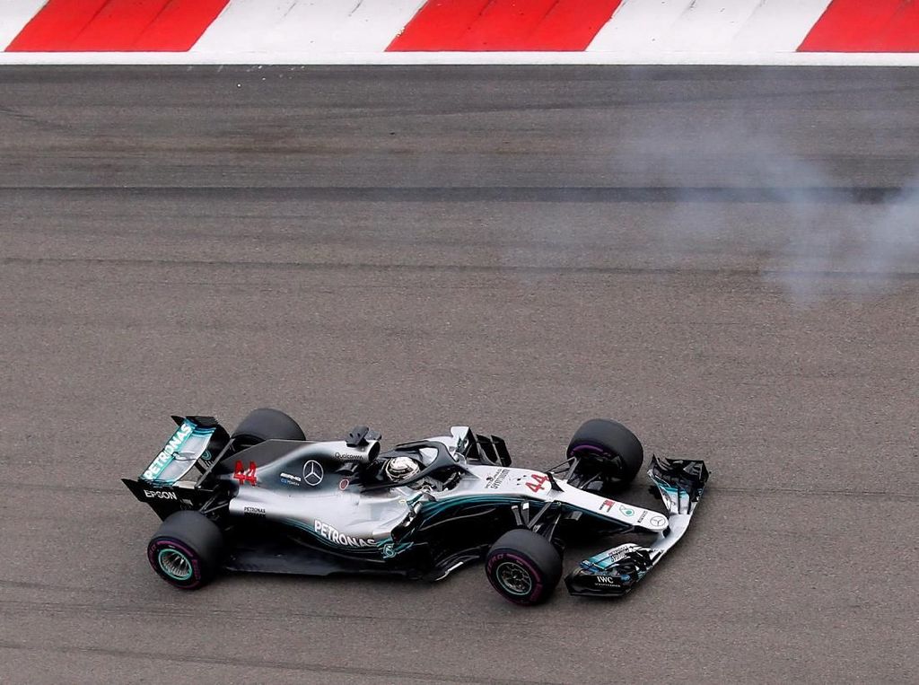 Hamilton Tercepat di Sesi Kedua Latihan Bebas GP Rusia Hamilton Tercepat di Sesi Kedua Latihan Bebas GP Rusia