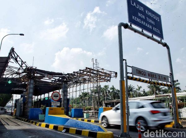 Pasca Kebakaran, Gerbang Tol Pejompongan Kembali Dibuka