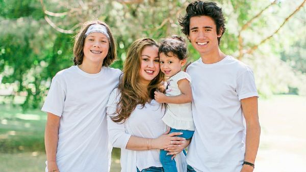 Keseharian Keluarga Jovanka Pemeran Debby di Bajaj Bajuri