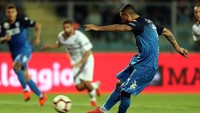 Caputo pun sukses menyamakan kedudukan lewat eksekusi penaltinya pada menit ke-71. (Foto: Gabriele Maltinti/Getty Images)