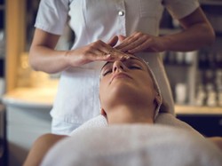 Dear Ladies, Catat 5 Hal yang Tak Boleh Dilakukan Sebelum dan Setelah Facial