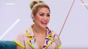Foto: Gaya Jedar Jadi Juri Tamu Asias Next Top Model, Bikin Pangling!