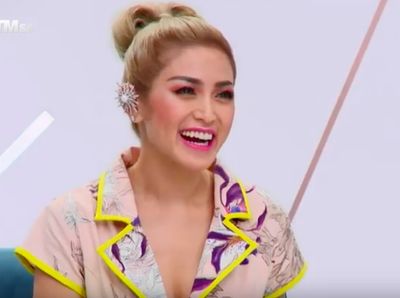 Foto: Gaya Jedar Jadi Juri Tamu Asias Next Top Model, Bikin Pangling!
