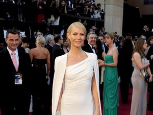 Gwyneth Paltrow Sumbang Gaun untuk Krisis Corona, Malah Dicibir Netizen