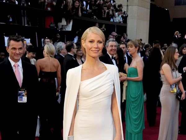 Gwyneth Paltrow Akan Menikah, Ini Gayanya Bergaun Putih Mirip Pengantin