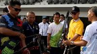 Tinjau Venue Panahan, Mensos Berlatih Memanah