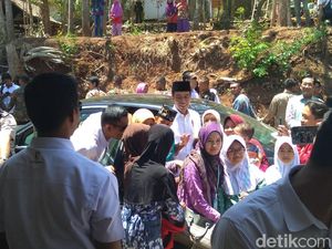 Jokowi Salat Jumat Bareng Sultan HB X di Masjid al-Falah Bantul