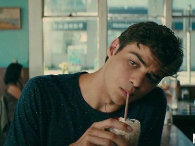 Pose Keren Noah Centineo To All The Boys Ive Loved Before Saat Piknik