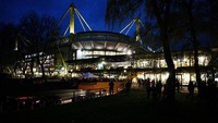 Westfalenstadion. Dikenal juga sebagai Signal Iduna Park, kandang Borussia Dortmund ini punya kapasitas tempat duduk 65.849 (Lukas Schulze/Getty Images)
