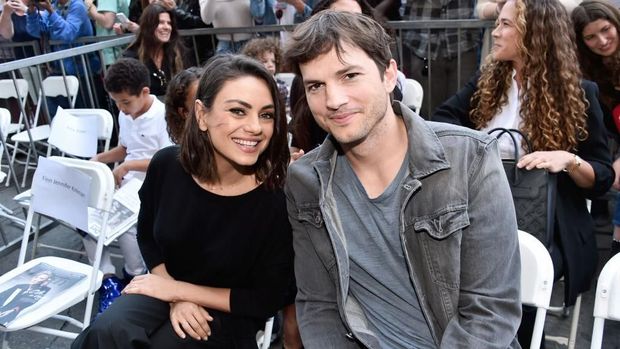 HOLLYWOOD, CA - MAY 03:  Actors Mila Kunis (L) and Ashton Kutcher at the Zoe Saldana Walk Of Fame Star Ceremony on May 3, 2018 in Hollywood, California.  (Photo by Alberto E. Rodriguez/Getty Images for Disney)