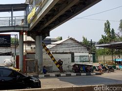 Sempat Hampir Roboh, JPO Depan Samsat Jakbar Berfungsi Lagi