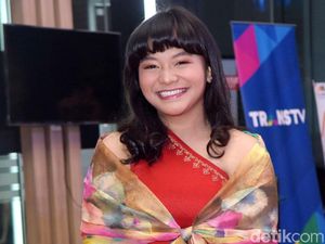 Amel Carla Tetap Bahagia Meski Tak Bisa Mudik Amel Carla Tetap Bahagia Meski Tak Bisa Mudik