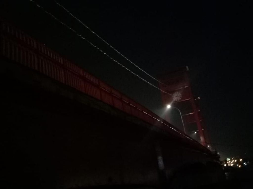 Jembatan Ampera Gelap Gulita, PLN: Nunggak, Listrik Kami Putus