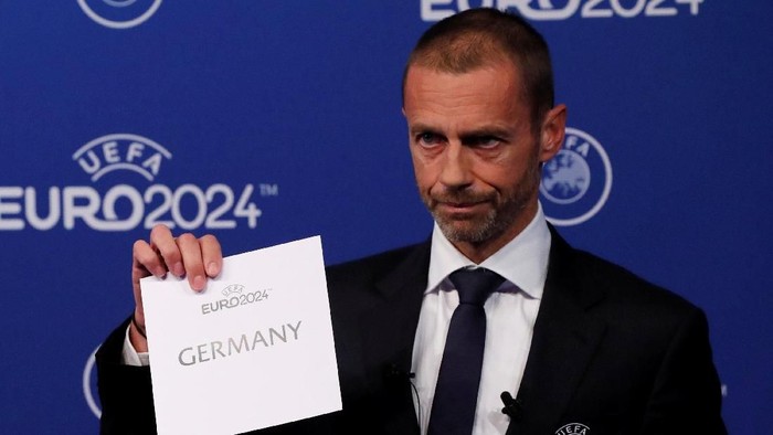 Soccer Football - Euro 2024 Host Announcement - Nyon, Switzerland - September 27, 2018   UEFA President Aleksander Ceferin unveils the host nation for Euro 2024 during the announcement   REUTERS/Denis Balibouse