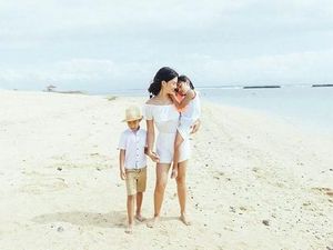 Hangatnya Kebersamaan Dian Sastrowardoyo dan Sang Anak