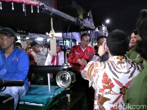 Jokowi Keliling Malioboro Naik Andong