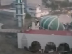 Kubah Masjid di Sebelah Palu Grand Mall Roboh Diguncang Gempa