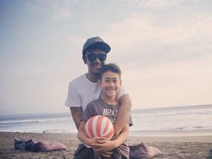 6 Potret Dylan Kaha Daulay, Anak Musisi Aray Daulay 6 Potret Dylan Kaha Daulay, Anak Musisi Aray Daulay