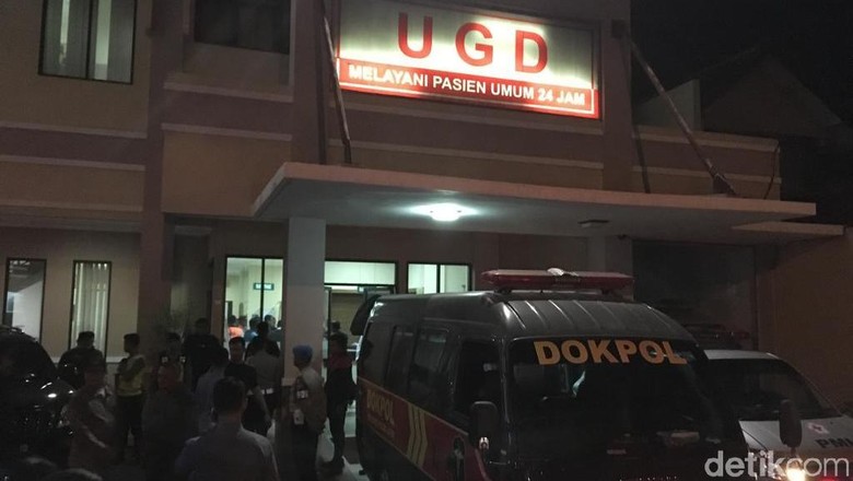 Korban Kecelakaan Mobil Kapolres Tulungagung Dirujuk ke RS Bhayangkara Korban Kecelakaan Mobil Kapolres Tulungagung Dirujuk ke RS Bhayangkara