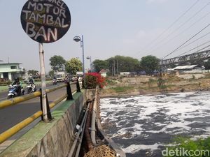 Video: Jorok! Kali Bekasi Berbusa dan Beraroma Busuk