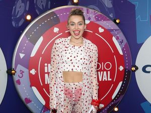 8 Artis Ini Punya Nama Populer yang Beda Jauh dengan Nama Aslinya 8 Artis Ini Punya Nama Populer yang Beda Jauh dengan Nama Aslinya