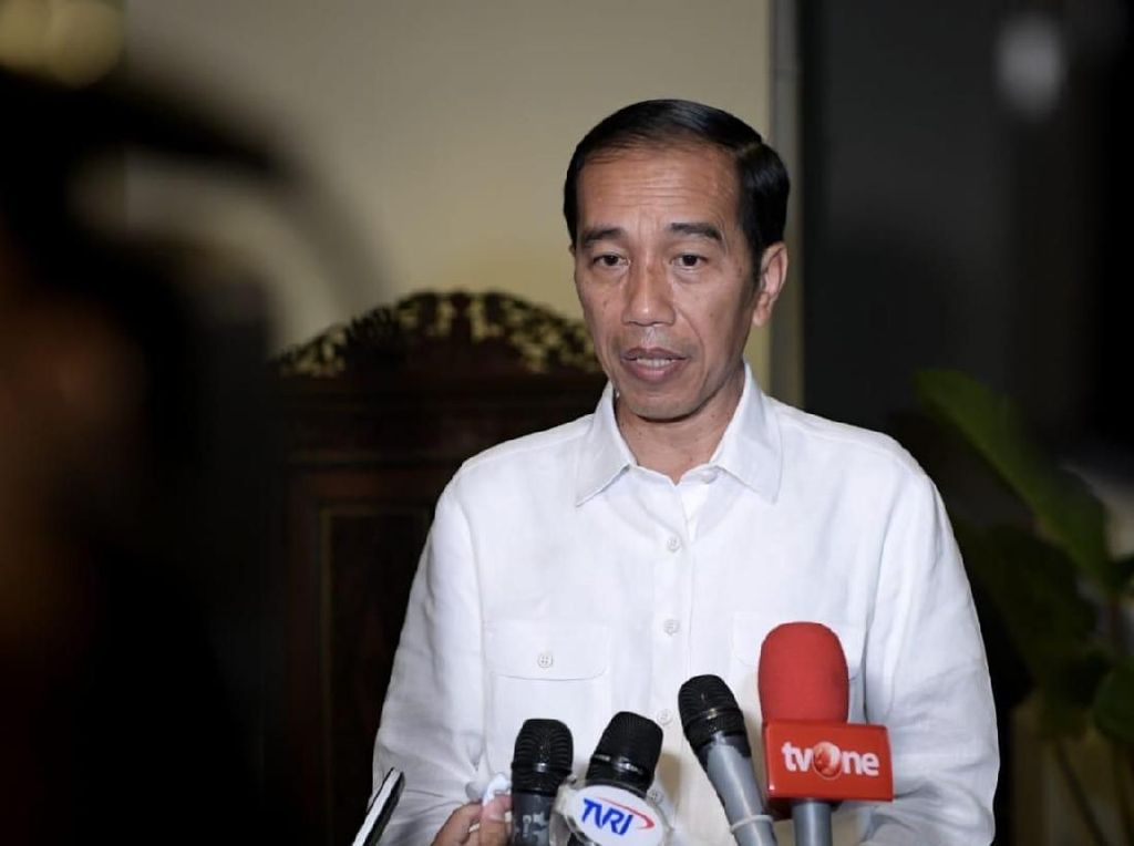 Jokowi Minta Perbaikan Landasan Pacu Bandara Palu Dipercepat Jokowi Minta Perbaikan Landasan Pacu Bandara Palu Dipercepat