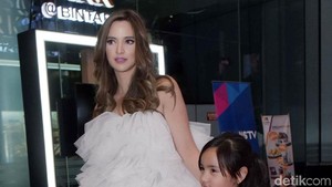 Awet Muda, Nia Ramadhani Ngaku Disangka Kakak Putrinya