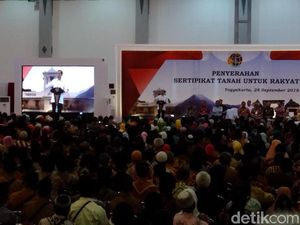 Jokowi Serahkan 5 Ribu Sertifikat Tanah Bagi Warga DIY