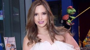 Puji dan Caci di Penampilan Barbie Nia Ramadhani
