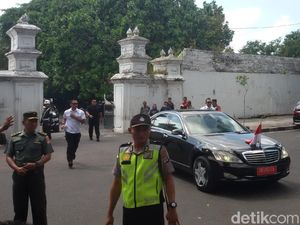 1 Jam Jokowi Bertemu Sultan HB X di Keraton Yogya, Bicarakan Apa?