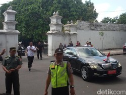 1 Jam Jokowi Bertemu Sultan HB X di Keraton Yogya, Bicarakan Apa?