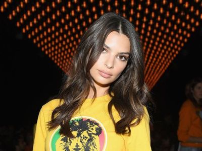 Jangan Iri! Ini 8 Selebriti yang Suka Pamer Perut Rata Pakai Baju Seksi