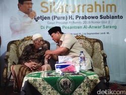 Disowani Prabowo, Mbah Moen: Saya Gembira Beliau Mau Jadi Capres