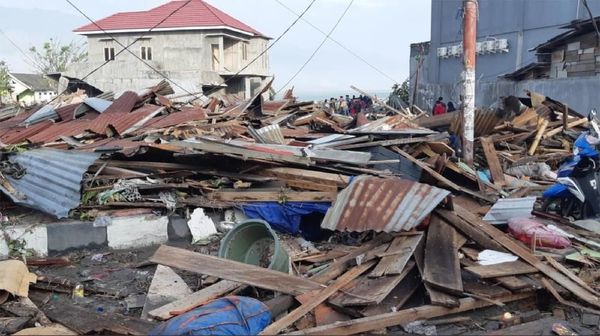 Ratusan Bangunan Rusak Akibat Gempa-Tsunami di Palu