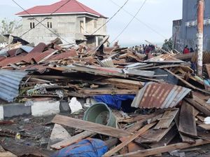Ratusan Bangunan Rusak Akibat Gempa-Tsunami di Palu