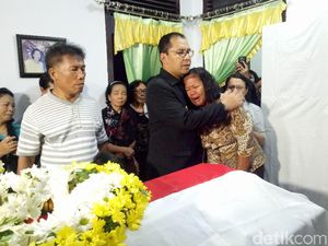 Jenazah Petugas ATC Korban Gempa Palu Disambut Tangis Keluarga