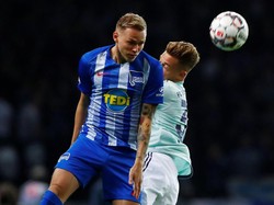 Padahal Bayern mendominasi permainan. Die Roten menguasai 70 persen penguasaan bola dengan melepaskan 25 percobaan! Tapi hanya lima yang mengarah ke gawang tanpa bisa menciptakan gol. (Foto: Hannibal Hanschke/Reuters)