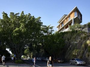 Rawan Longsor, Rumah Mewah Ini Dibangun di Puncak Tebing