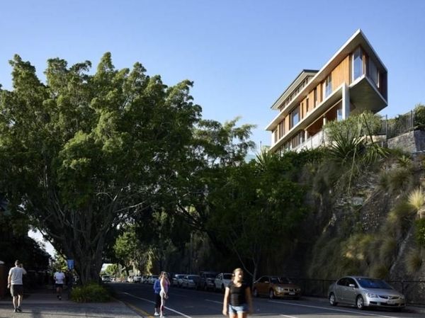 Rawan Longsor, Rumah Mewah Ini Dibangun di Puncak Tebing