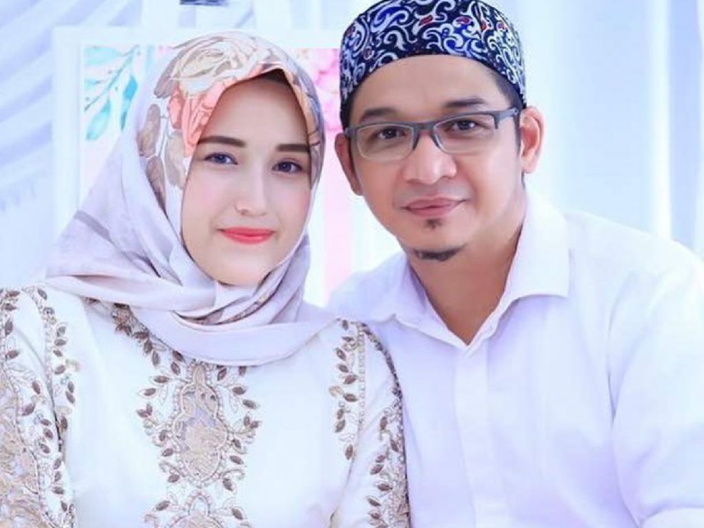 Makna Idul Fitri Bagi Pasha Ungu dan Adelia Makna Idul Fitri Bagi Pasha Ungu dan Adelia